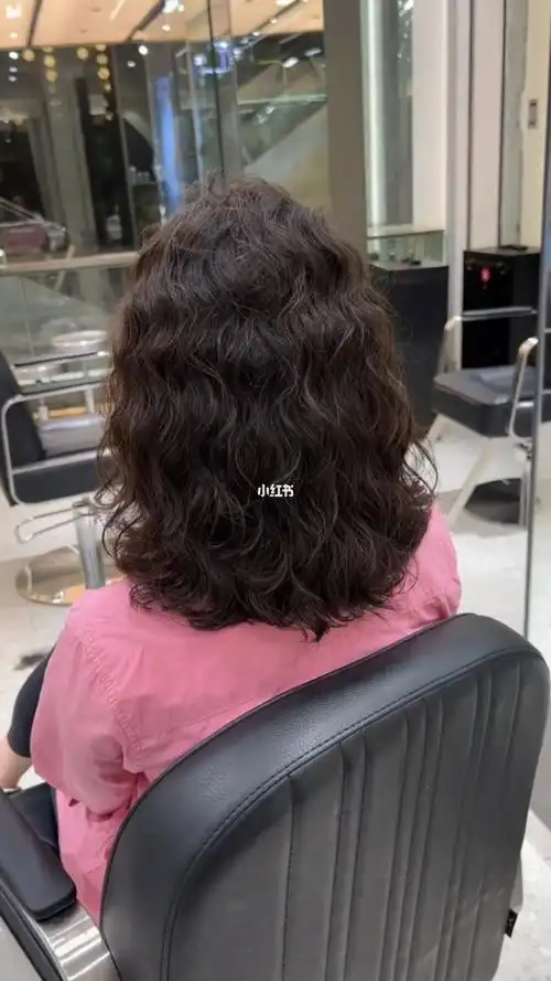 2022中长发烫发发型推荐慵懒港风法式蛋卷