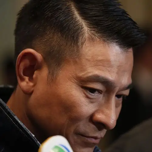 坠马又生病刘德华老了不止十岁!身材佝偻像老头