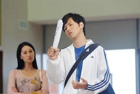 p>《原来我不帅》是台湾民视无线台2008年首播的校园偶像剧,由 a