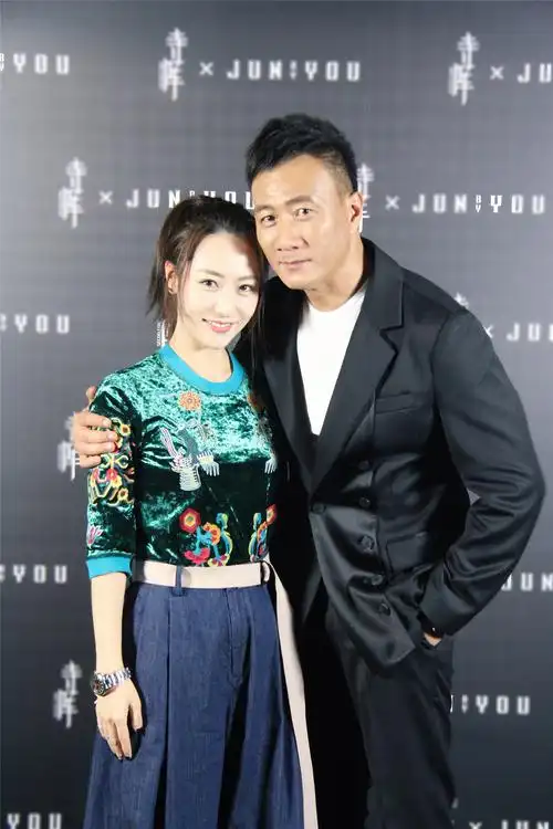 白冰化身明星制片人 真实生活爱好超广泛_胡军