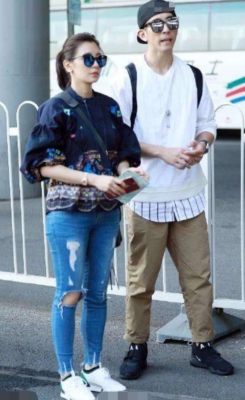 贾静雯瘦了真任性!西装 蛋糕裙又御又甜,160身高穿出180大长腿