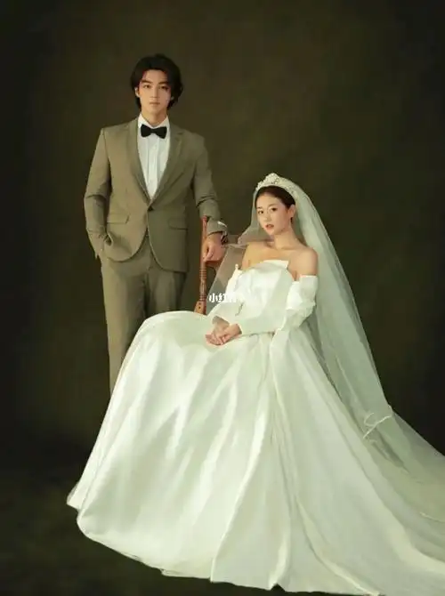 各位刘亦菲结婚马上要结婚了迎宾照选哪一张#结婚照  #王俊凯