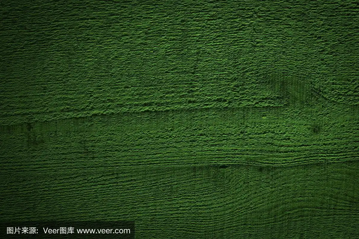 色调深绿色木材的纹理.天然松木背景.粗糙的锯板平面.