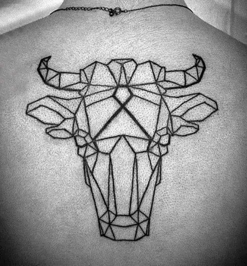 男生背部黑色线条创意霸气牛头纹身图案