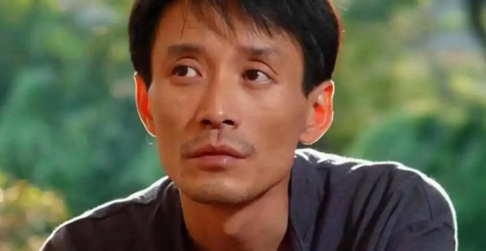 回顾演员田小洁:二婚娶江珊,对继女视如己出,一家三口其乐融融