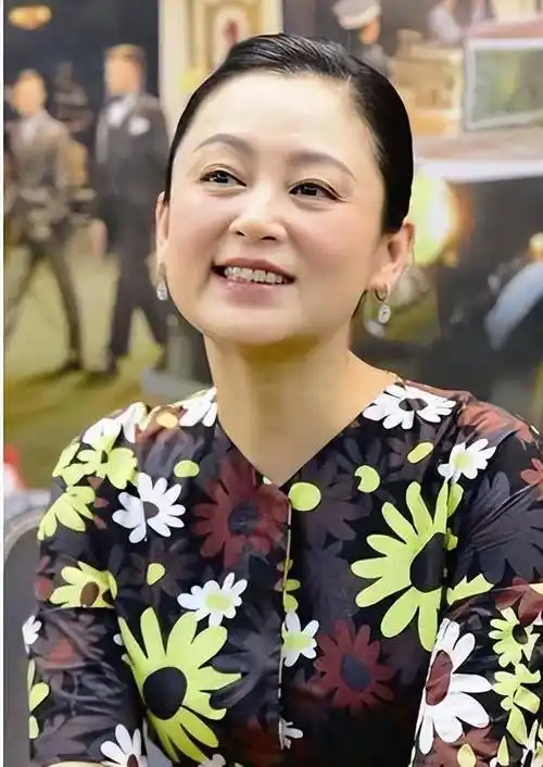 陈飞宇说陈红是自己的择偶标准,陈凯歌女子54岁了依然美丽动人!