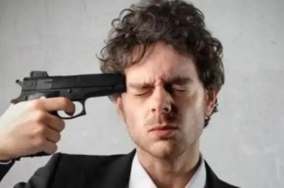 会有两个人持枪对峙的情况,小角色都是头部中枪之后瞬间倒地无法反抗