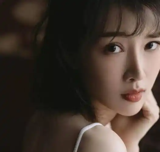 俏花冠 九零后里喜闻乐见的影视丽人-奚望