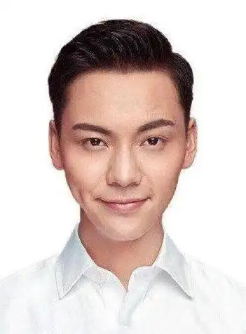 首先是吴亦凡的,吴亦凡说实话出镜的时候,就很霸气,而证件里的他,面孔
