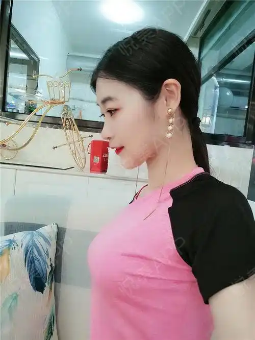 现在终于翻身了~~现在胸部的触感柔软了很多,相比之前.隆胸_悦美整形