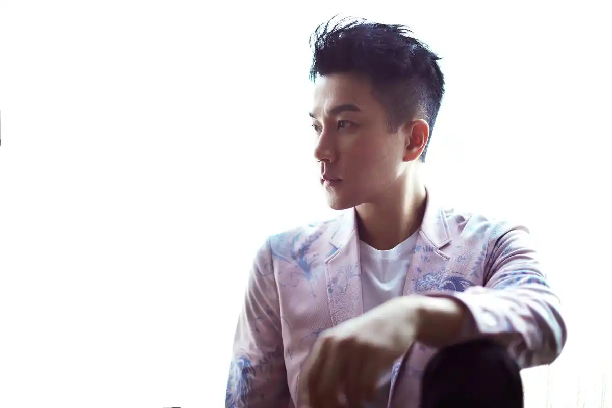 的画面,有温暖的那个人cctv-1  今晚八点,刘恺威把《咏柳》唱给你听