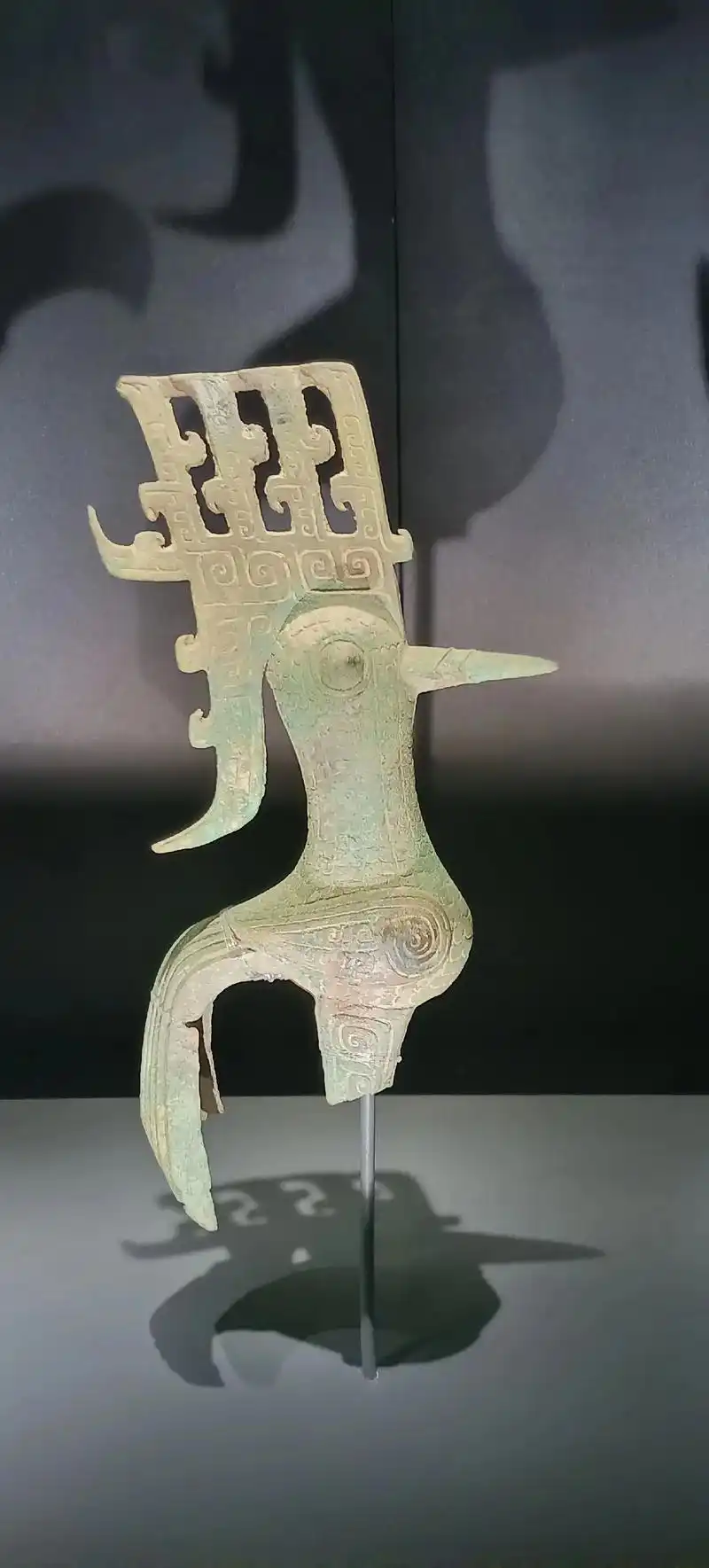 三星堆的鸟.三星堆的鸟也是千奇百怪,有戴皇冠的鸟,有眉毛很夸 - 抖音