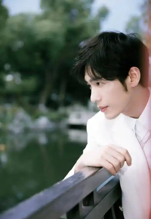 盘点国内男明星完美侧颜,谁才是你心中360度无死角完美男神呢?