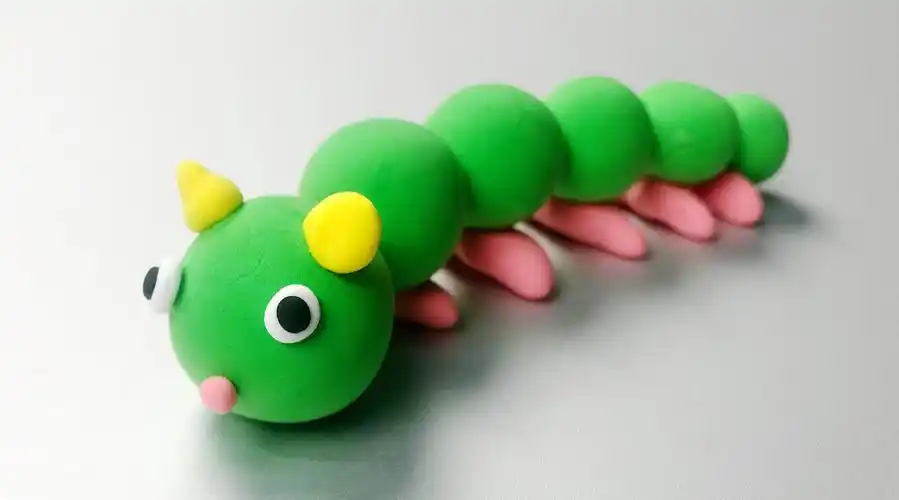 通过揉,搓,捏的方法我们还做了毛毛虫