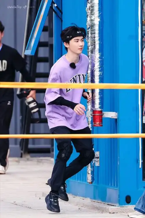 马嘉祺丁程鑫敖子逸兄弟装