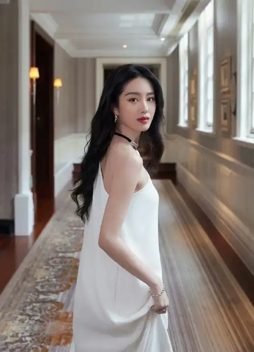 气质…天生公主杨采钰7878高清怼脸生图直出都是大美女7815