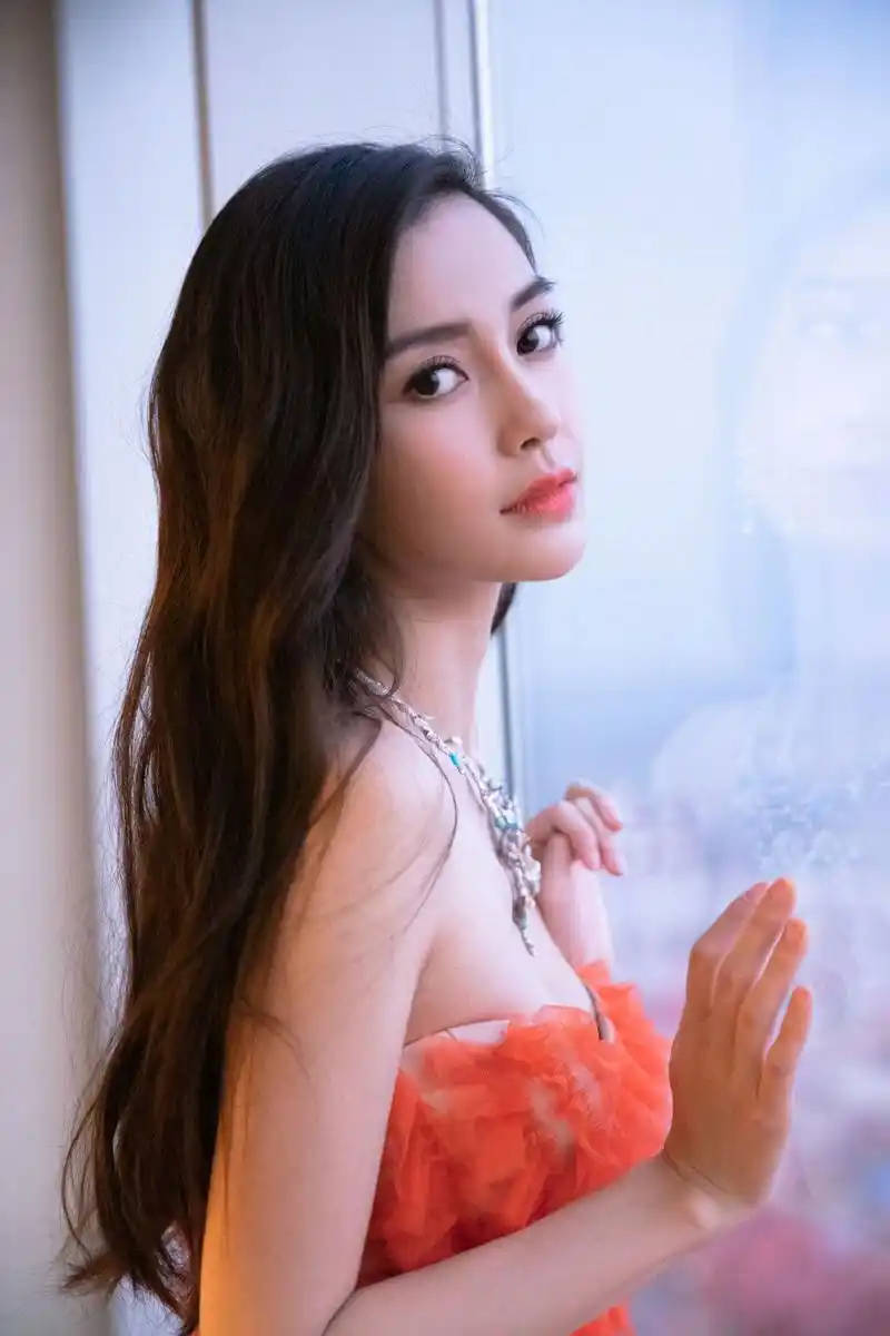 杨颖又换发型扮嫩,尝试双马尾搭配高颜值,这次是真成美少女了