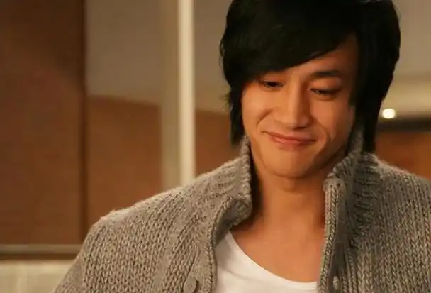 何润东,一出来大家就知道全剧智商最高,武力值最高的人物来了.