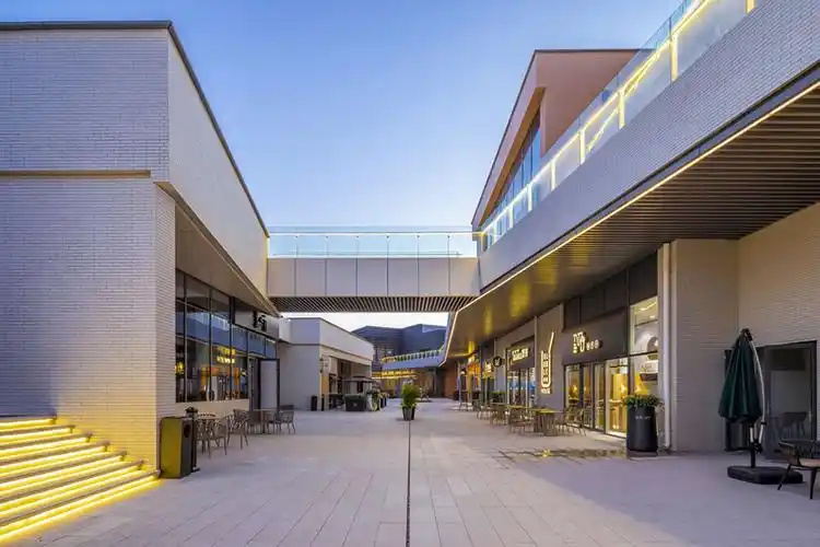 邻里中心的 "景观化"建筑探索 —— 济南雪山·万科城 | 盛哲建筑