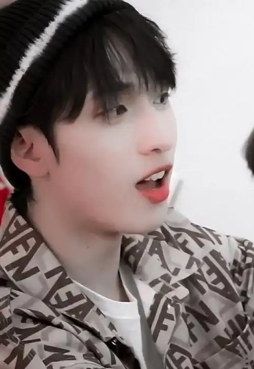 你翔哥腰围65 欧式大双眼皮.