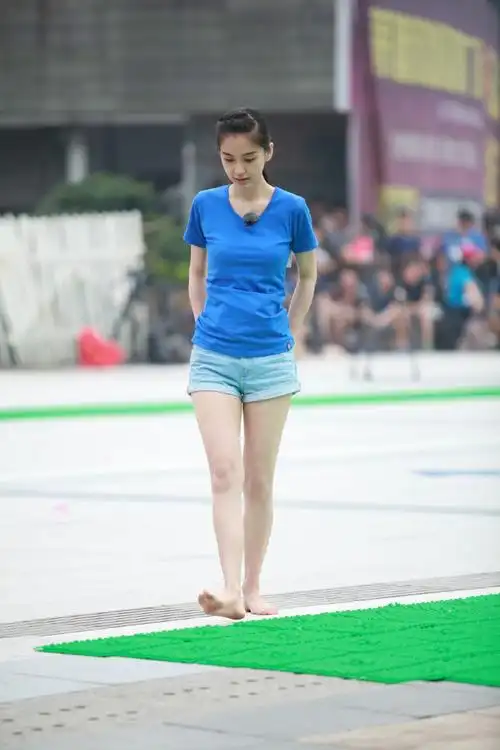 angelababy跑男剧照 图一在干什么