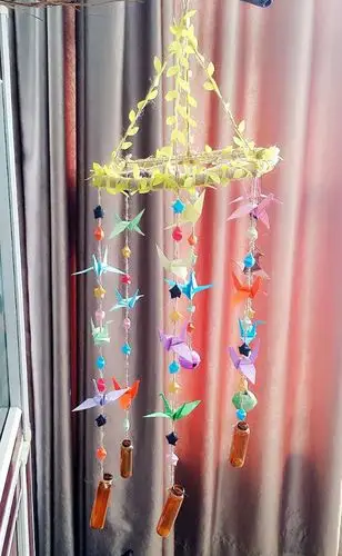 那么,本周六,一起来凯德广场,做一个千纸鹤和幸运星装饰的风铃吧.