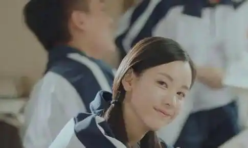 宋丹丹说杨紫不漂亮,可《家有儿女》剧组照,杨紫眼睛都冒着灵气_沈月