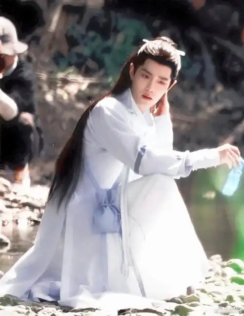 肖战玉骨遥白衣古装路透视频