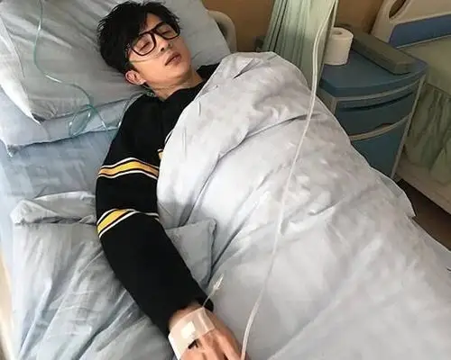 录节目晕倒的七位明星,张艺兴让人心疼,最后一位被网友怀疑作秀