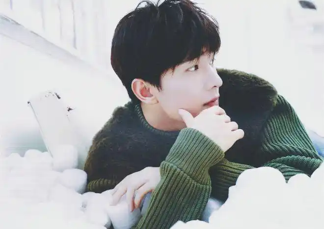 三七分的杨洋帅气剃短的杨洋硬汉简单发型也挡不了他的魅力