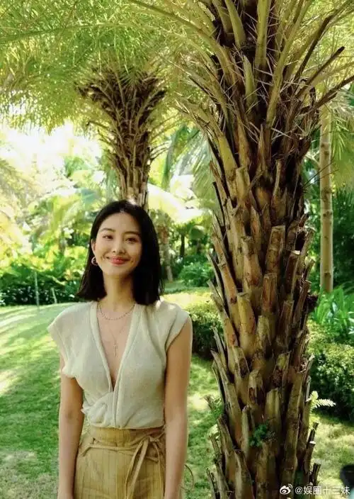 杨采钰素颜状态