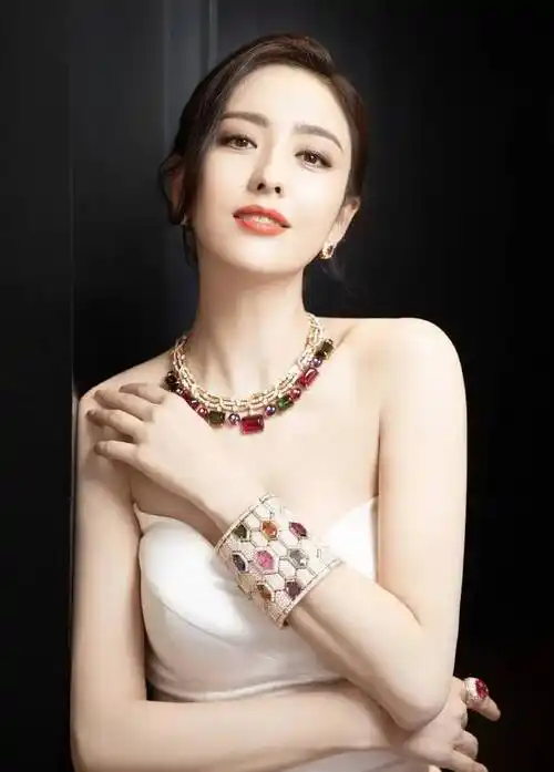 佟丽娅逆袭记:当梦想遇上坚持,会产生怎样的火花?