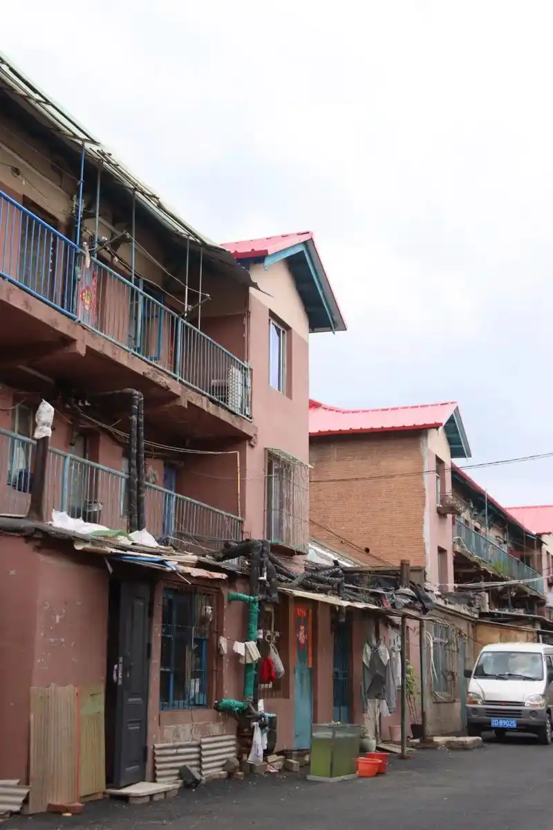 抚顺新抚区70年代老房子丨筒子楼丨城市记忆 建筑位于抚顺盘南路南