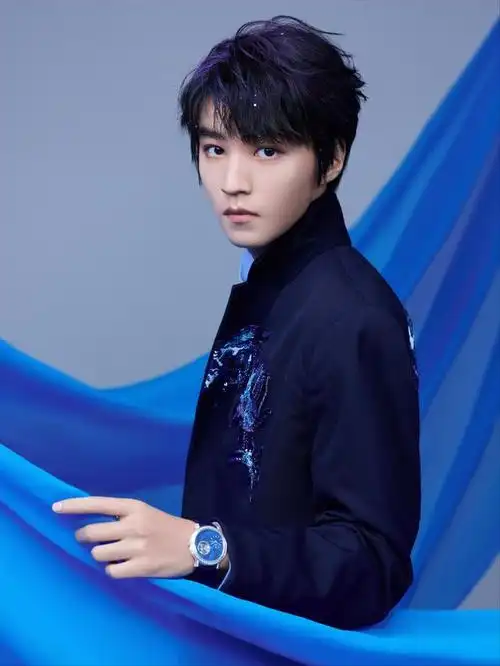 近日备受关注的偶像组合tfboys的三位成员王俊凯,王源,易烊千玺再次给