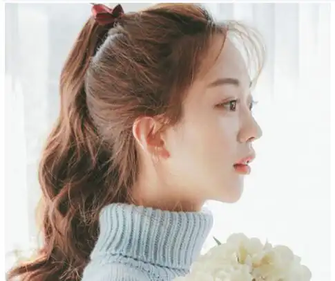 卷发马尾怎么扎好看 女生好看卷发马尾图片大全