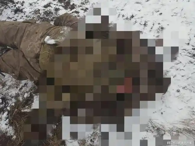 俄军在打下乌军巴赫穆特城区后,竟然发现神秘无头尸体._网易订阅