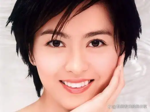 "歌坛玉女"梁咏琪,除是影视歌坛双栖明星外,她还是音乐制作人