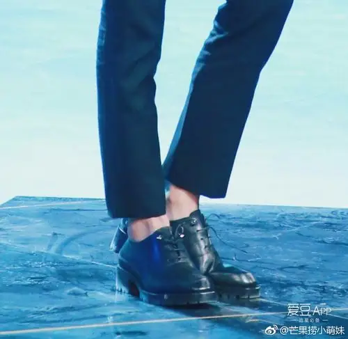 [易烊千玺][分享]180209 千玺脚踝细瘦精致 "简直是脚踝精本精"