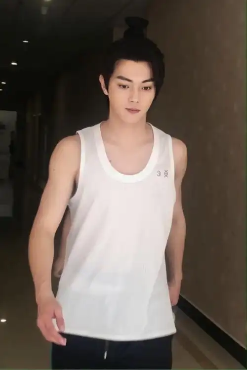 许凯恋情被曝光,与女友在酒店共度十几个小时