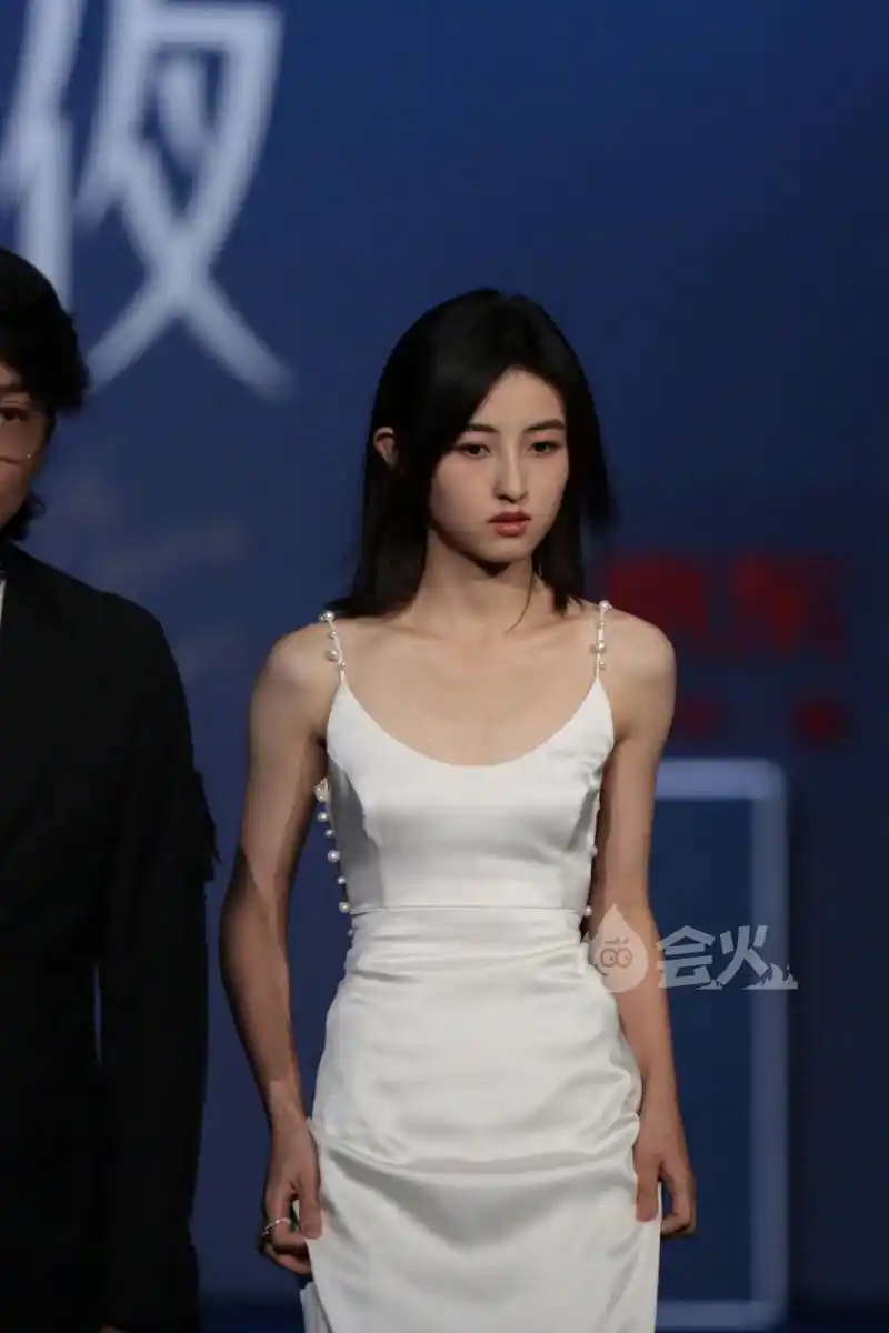 看看我们新晋华表影后张子枫活动生图90