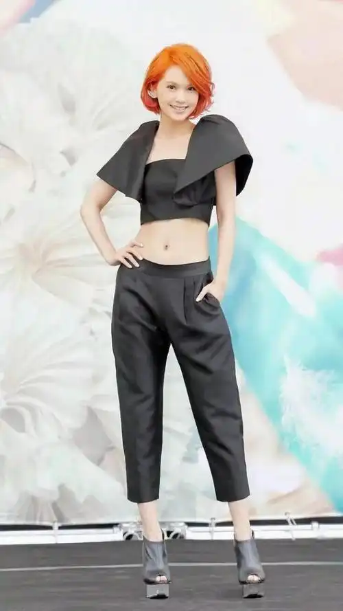 每天美图杨丞琳的高跟鞋美图大赏