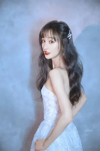 郑爽一席蓝色裙装 好似仙女下凡