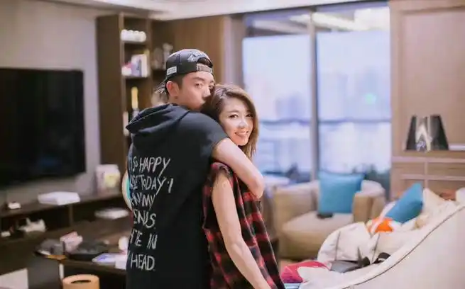 郑恺前女友有哪些 郑恺程晓玥在一起多久分手原因太唏嘘