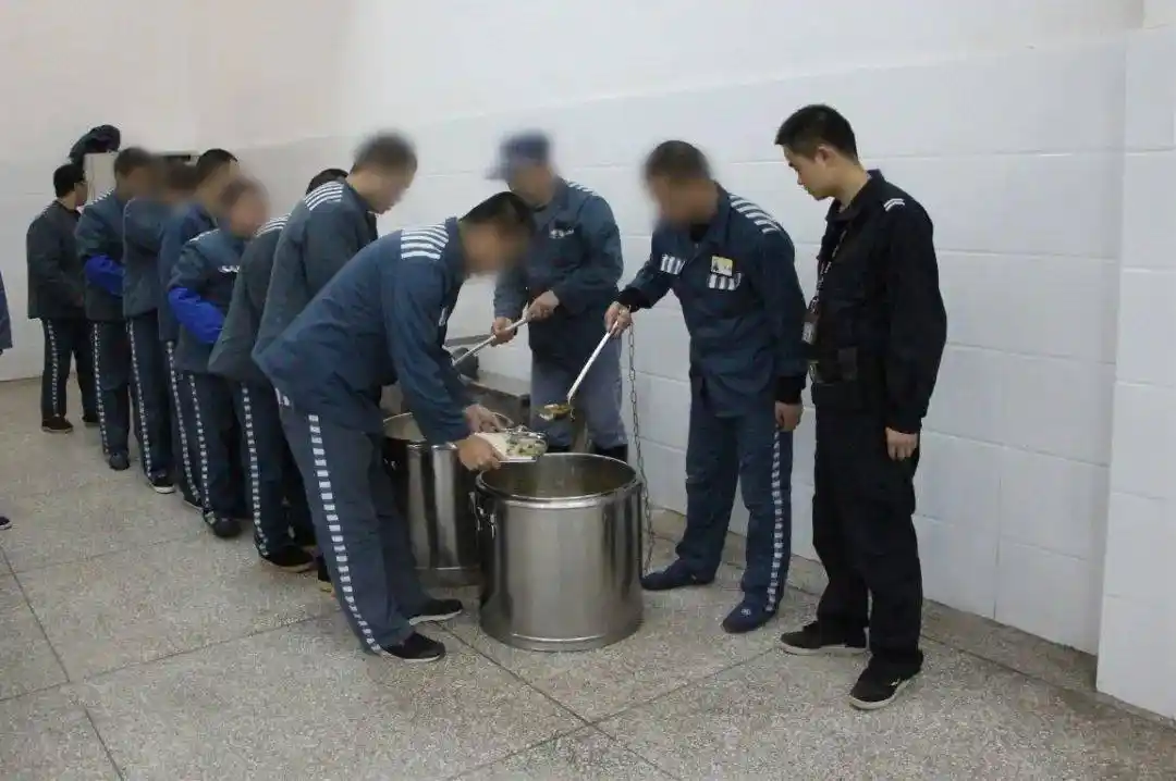 千万别犯罪,坐牢不是来享福的!