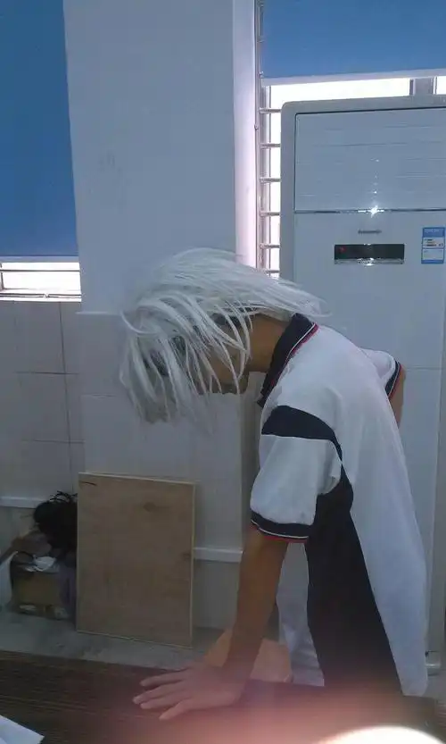 翻到了以前的破烂校服第一张就视觉混淆