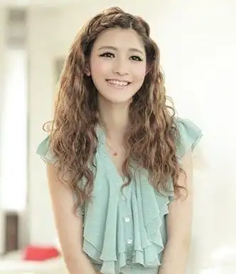 女生辫子烫好看吗 自己烫辫子卷发型方法(3)