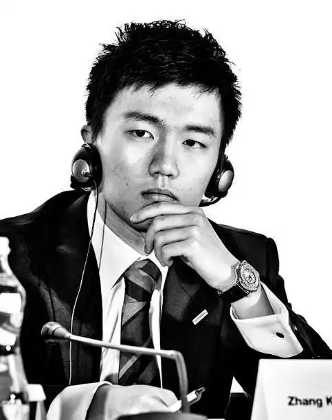 盖戳表扬苏宁太子张康阳被国外时尚媒体认可被赞中国富豪典范