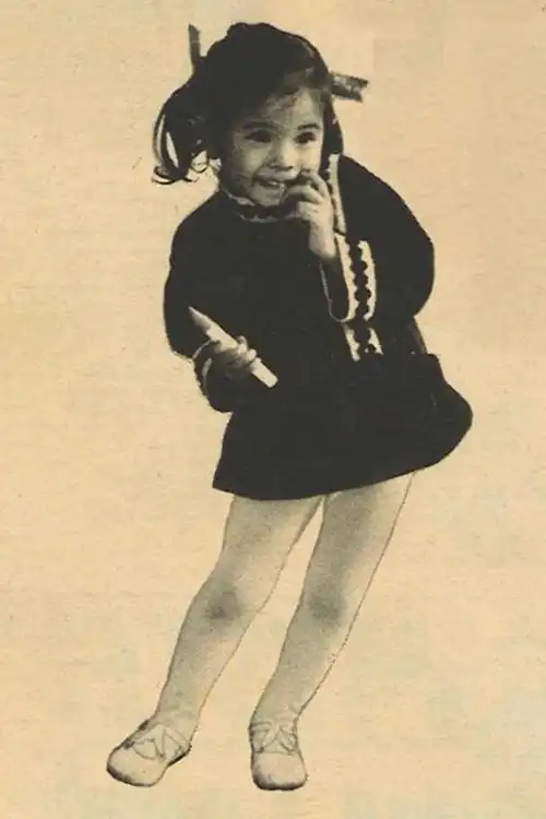 莫文蔚曾表示,小时候原本想学跳芭蕾舞,但她妈妈说芭蕾对腿部压力很大