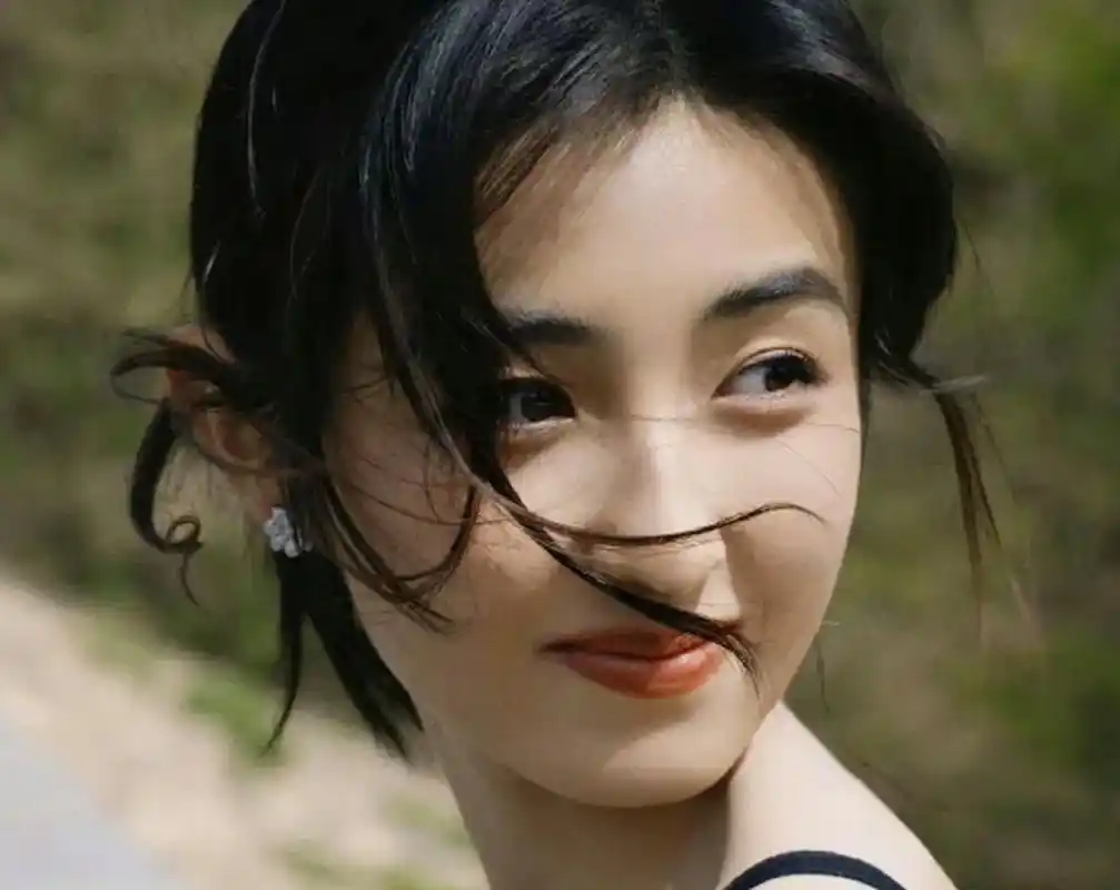 就冲这组照片,我get到了张子枫的美了!