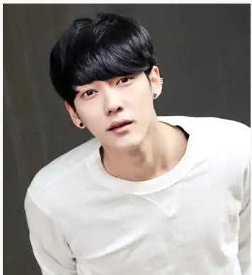 男生韩式发型图片时尚潮男就是抢眼的韩式发型